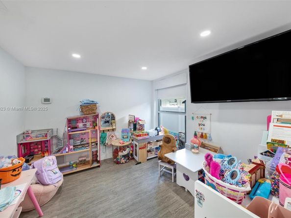 449 Holiday Dr, Hallandale Beach FL 33009