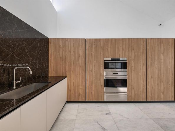 449 Holiday Dr, Hallandale Beach FL 33009