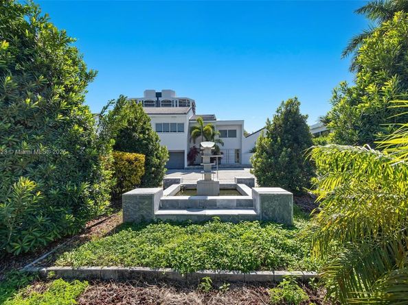 449 Holiday Dr, Hallandale Beach FL 33009