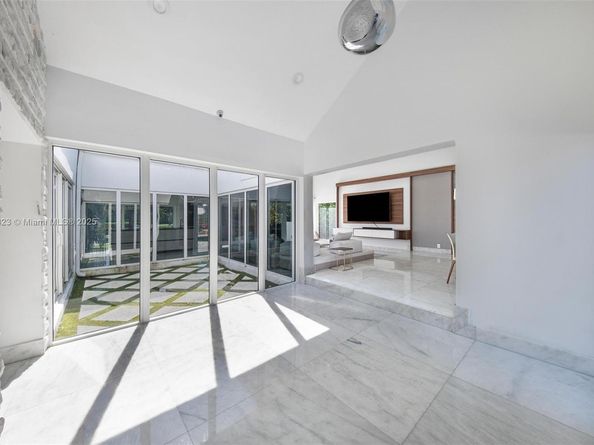 449 Holiday Dr, Hallandale Beach FL 33009