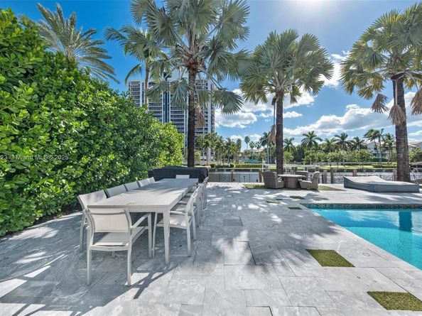 449 Holiday Dr, Hallandale Beach FL 33009