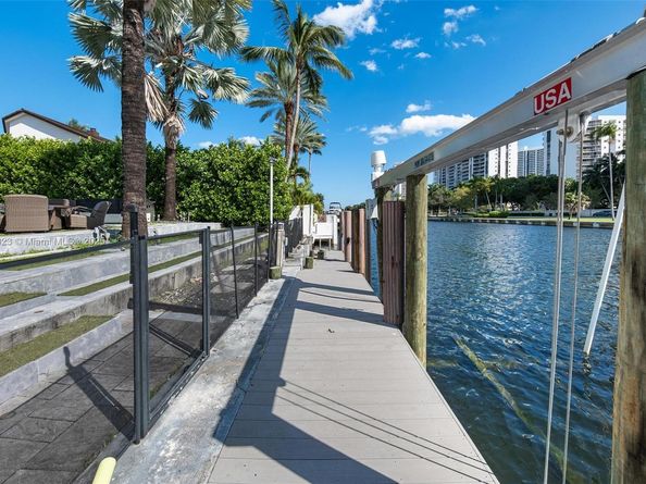 449 Holiday Dr, Hallandale Beach FL 33009