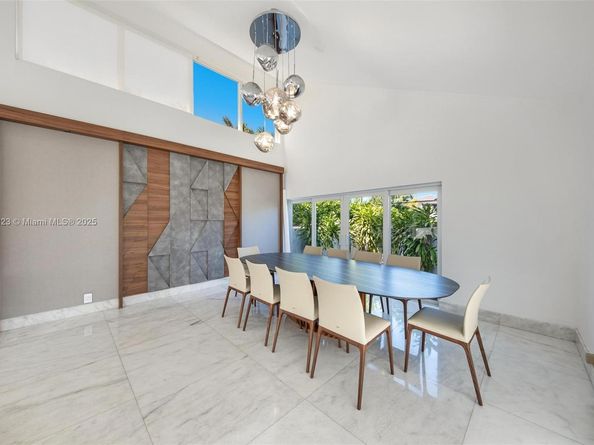 449 Holiday Dr, Hallandale Beach FL 33009