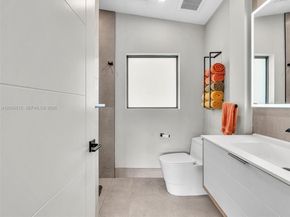 2448 Okeechobee Ln, Fort Lauderdale FL 33312