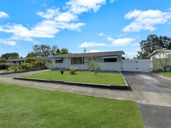 1310 NW 42nd St, Oakland Park FL 33309