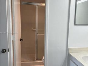 3701 N Country Club Dr 201, Aventura FL 33180