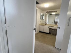 3701 N Country Club Dr 201, Aventura FL 33180