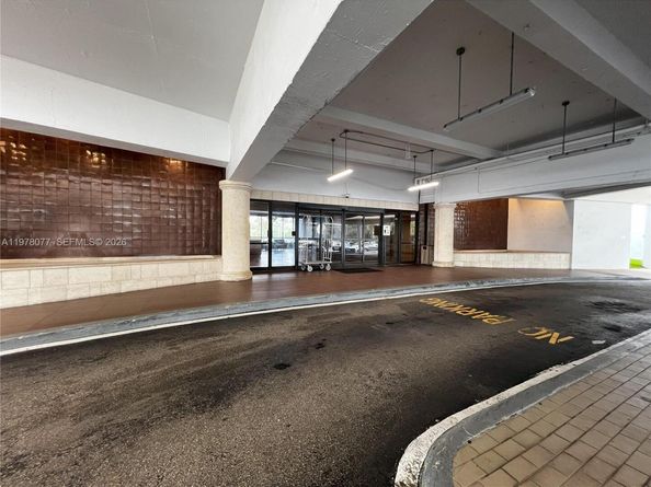 3701 N Country Club Dr 201, Aventura FL 33180