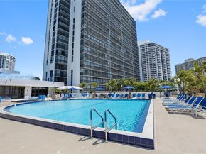 3701 N Country Club Dr 201, Aventura FL 33180