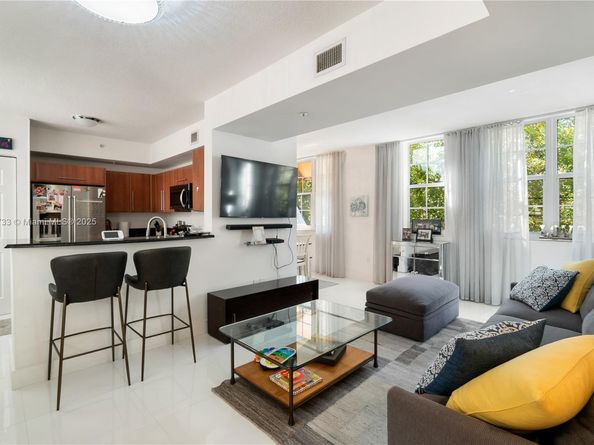 3232 SW 22nd Ter TH 115, Miami FL 33145