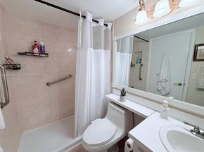 340 Pine Ridge Cir C1, Green Acres FL 33463