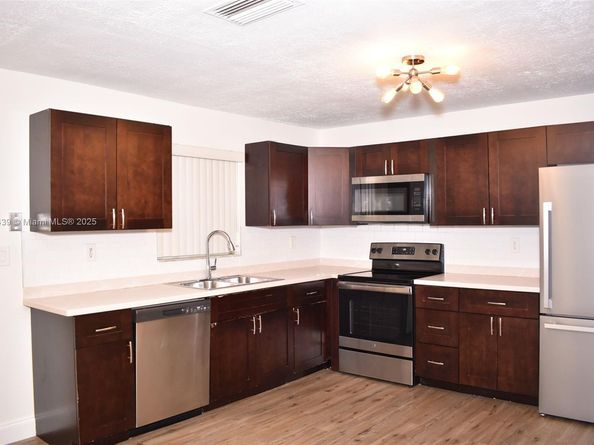 3041 N 74th Ave, Hollywood FL 33024