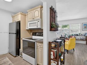 101 SW 132nd Way 213J, Pembroke Pines FL 33027