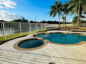 1887 Harbor View Cir, Weston FL 33327