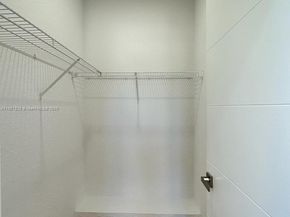 1887 Harbor View Cir, Weston FL 33327