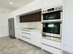 1887 Harbor View Cir, Weston FL 33327