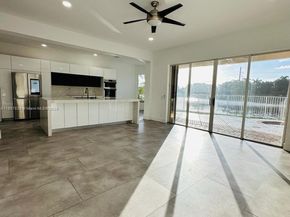 1887 Harbor View Cir, Weston FL 33327