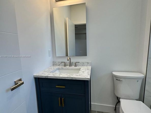 1887 Harbor View Cir, Weston FL 33327