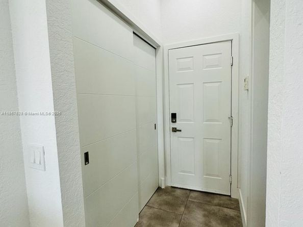 1887 Harbor View Cir, Weston FL 33327