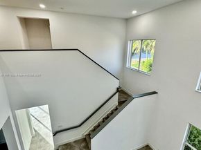 1887 Harbor View Cir, Weston FL 33327
