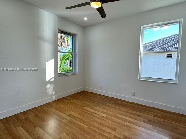 1887 Harbor View Cir, Weston FL 33327