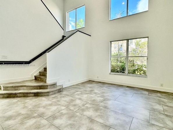 1887 Harbor View Cir, Weston FL 33327