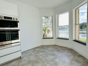 1887 Harbor View Cir, Weston FL 33327