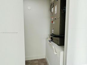1887 Harbor View Cir, Weston FL 33327