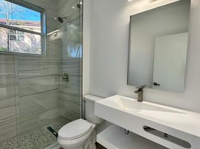 1887 Harbor View Cir, Weston FL 33327