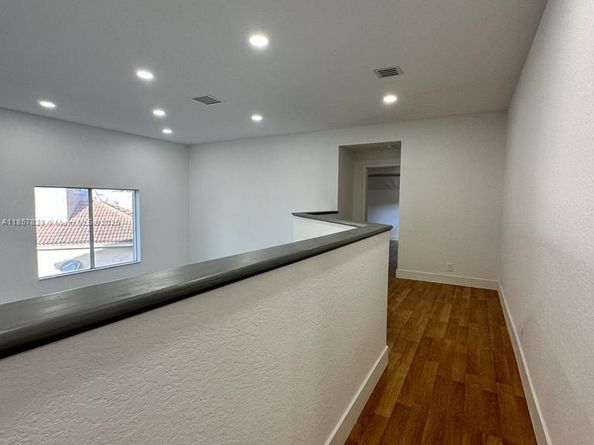 1887 Harbor View Cir, Weston FL 33327