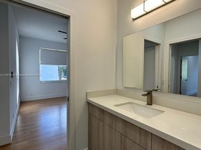 1887 Harbor View Cir, Weston FL 33327