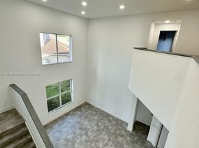 1887 Harbor View Cir, Weston FL 33327