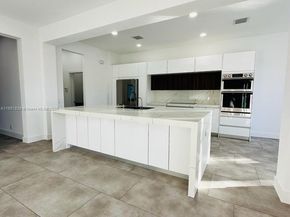1887 Harbor View Cir, Weston FL 33327