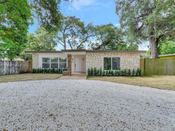 736 NE 164th St, Miami FL 33162