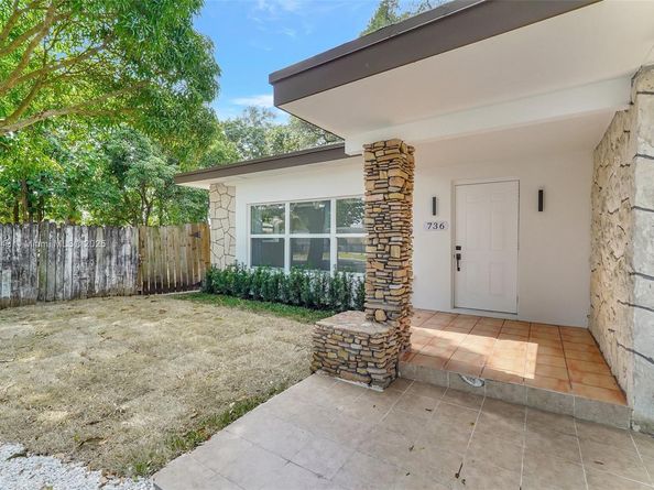 736 NE 164th St, Miami FL 33162