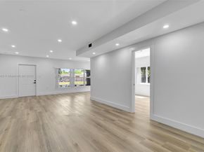 736 NE 164th St, Miami FL 33162