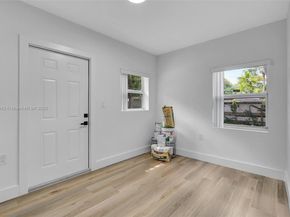 736 NE 164th St, Miami FL 33162