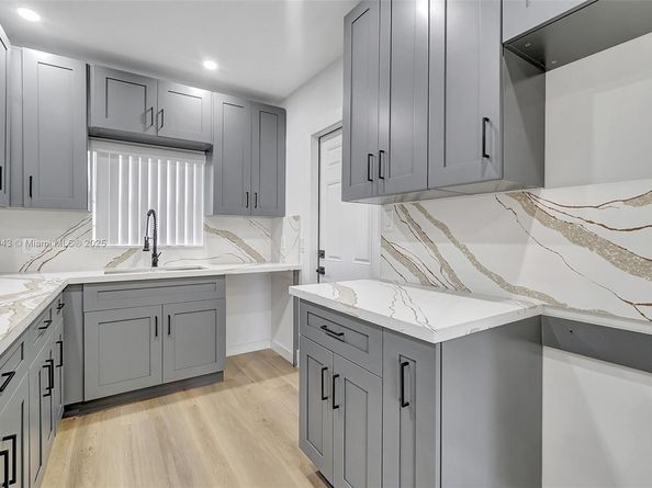 736 NE 164th St, Miami FL 33162