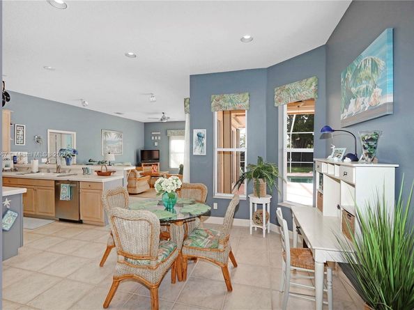 2725 Fairways Dr, Homestead FL 33035