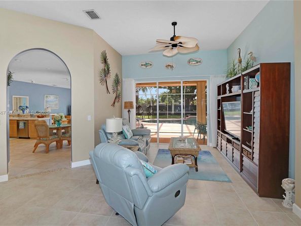 2725 Fairways Dr, Homestead FL 33035