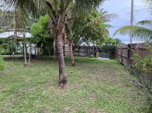 3611 SW 36th St, West Park FL 33023