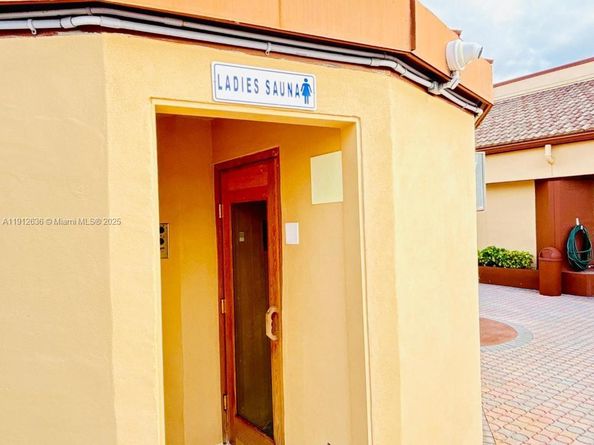 2780 N Pine Island Rd 101, Sunrise FL 33322