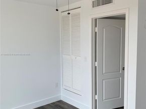 450 SW 3rd St 10, Miami FL 33130