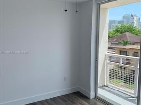 450 SW 3rd St 10, Miami FL 33130