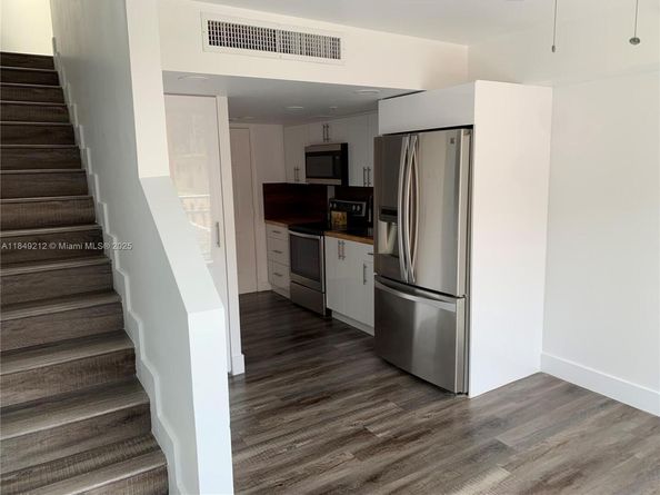 450 SW 3rd St 10, Miami FL 33130