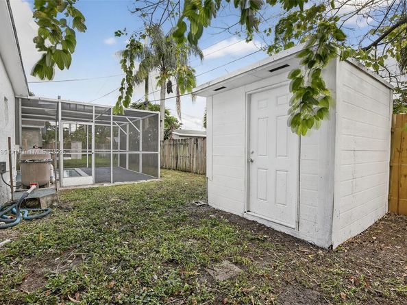 7120 Allen St, Hollywood FL 33024