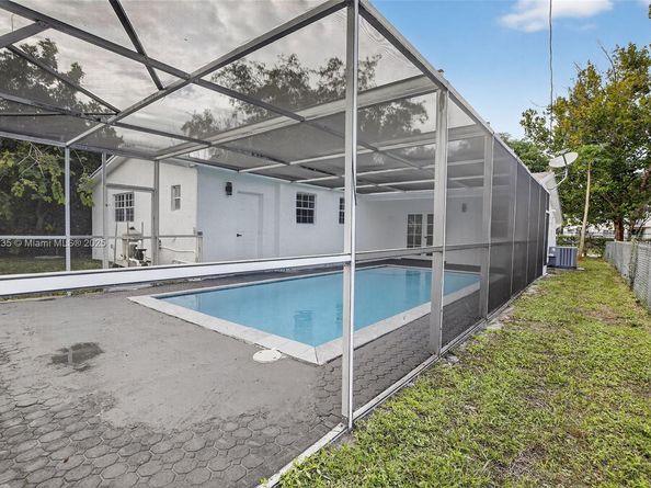 7120 Allen St, Hollywood FL 33024