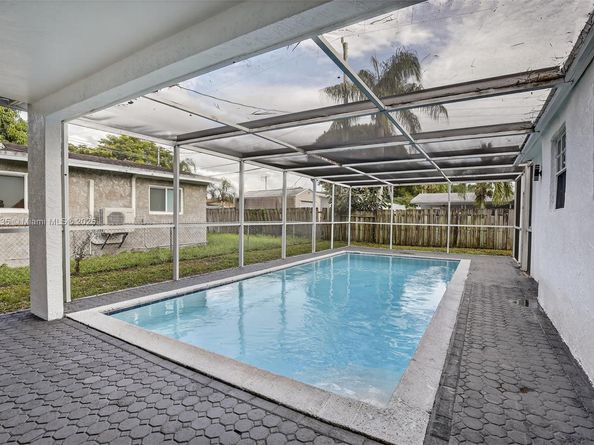 7120 Allen St, Hollywood FL 33024