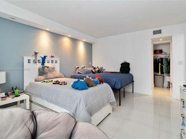 100 Bayview Dr 2014, Sunny Isles Beach FL 33160