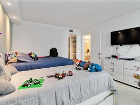 100 Bayview Dr 2014, Sunny Isles Beach FL 33160